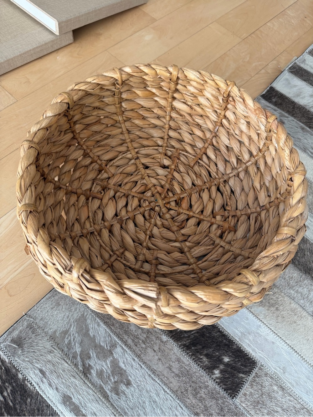 🗽CB2 Natural Woven Seagrass Basket - Home Accents